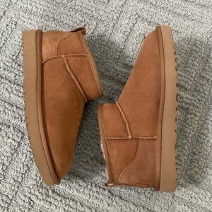 UGG Classic Ultra Mini Chestnut Women’s 9 New Never Worn